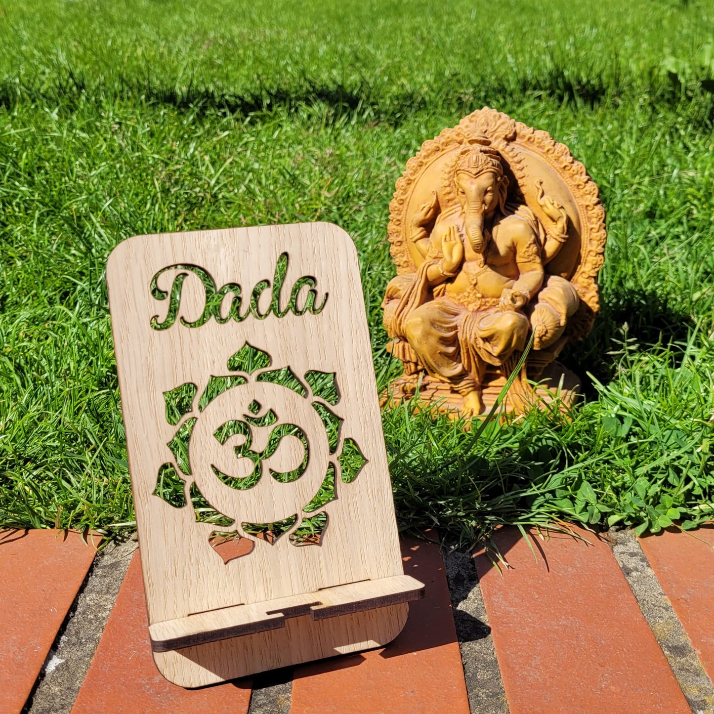 Indian Gift For Dada, Baa, Nana, Nani and Ma. Wooden Phone Holder Mobile Stand.